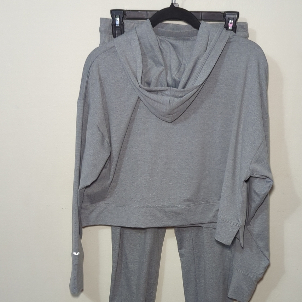 Fabletics Cloud Jersey Lounge Set Gray Cropped Ho… - image 7